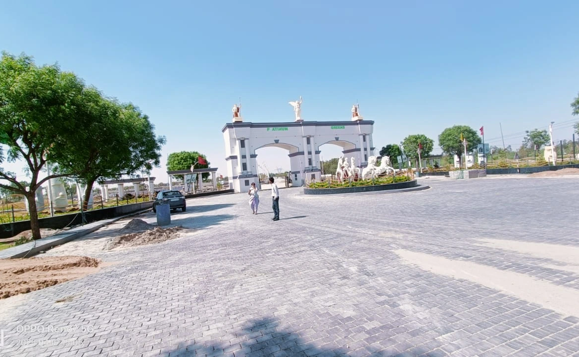 Platinum Greens gate view