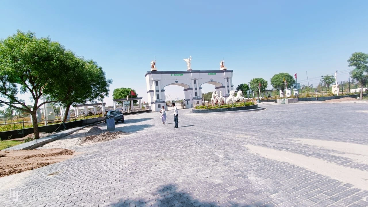 Platinum Greens gate view