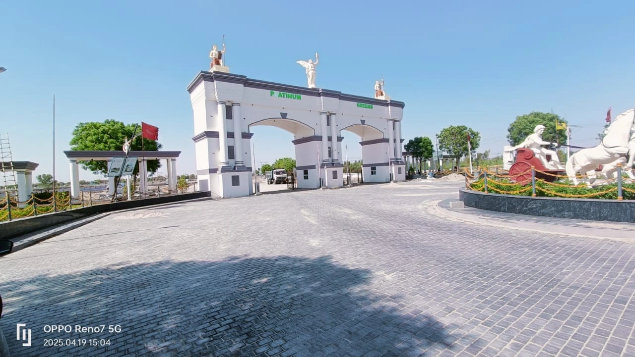 Platinum Greens gate