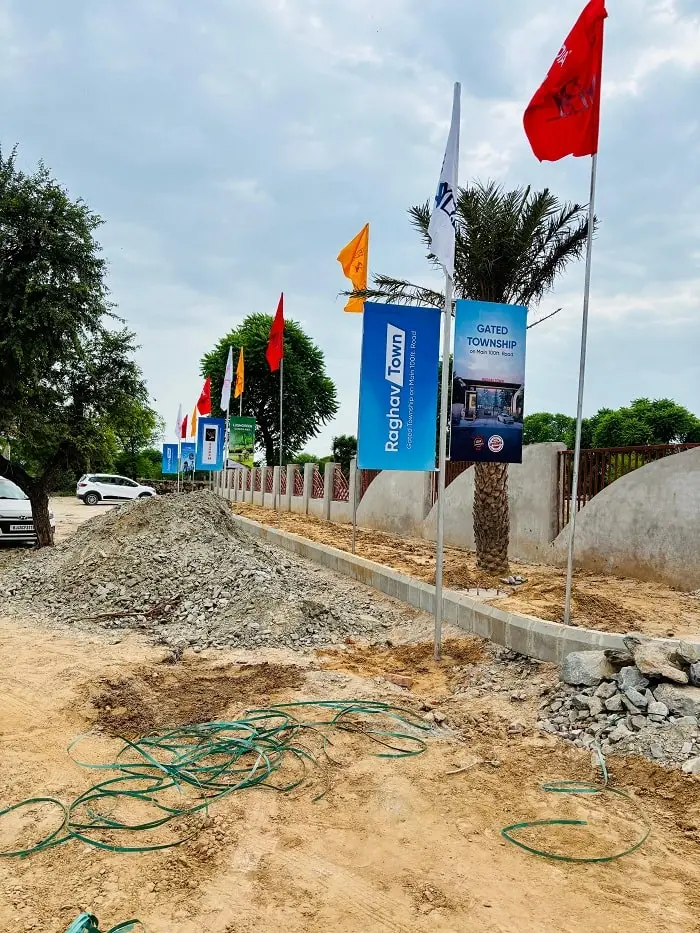 : Raghav Town Ajayrajpura boundary Road, Jaipur view